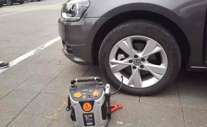 梓潼汽车搭电案例