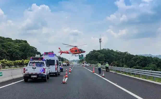 梓潼高速公路汽车救援案例